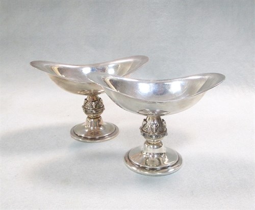 Lot 396 - A pair of 20th century silver salts, each of...