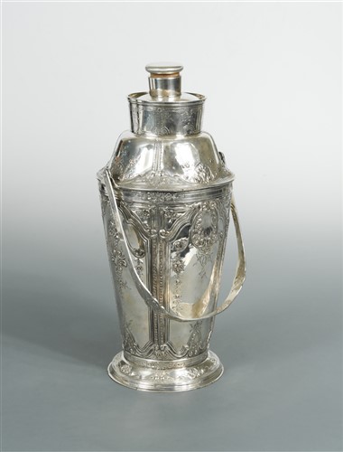 Lot 515 - An American metalwares large cocktail shaker