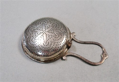 Lot 572 - A George III silver lemon strainer