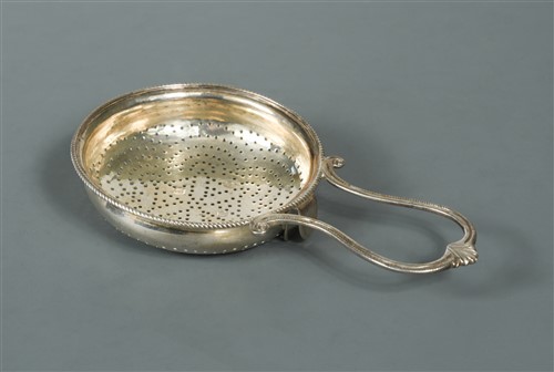 Lot 572 - A George III silver lemon strainer