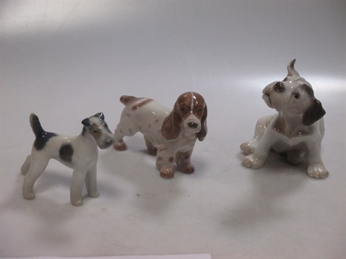 Lot 244 - Three Copenhagen model dogs