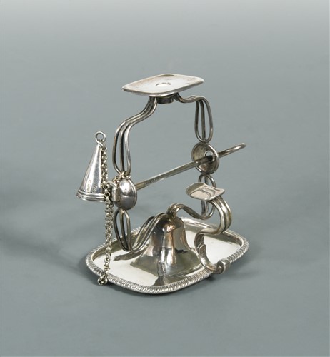 Lot 573 - A George III silver wax jack