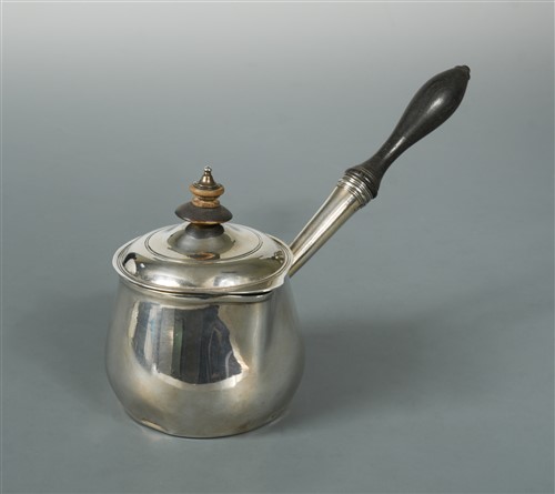 Lot 574 - A George III silver brandy pan