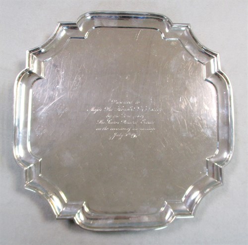 Lot 659 - A George V silver salver