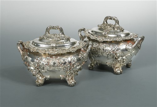 Lot 596 - A pair of George IV silver sauce tureens