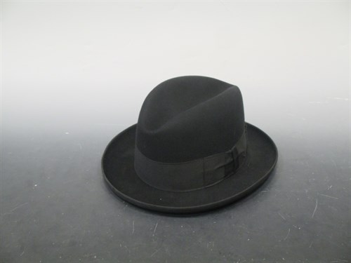 Lot 84 - Homburg hat in leather carrying case