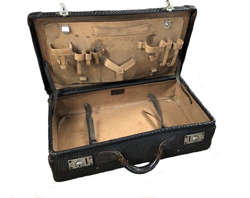 Lot 197 - An early 20th century Bull Sea Lion leather vanity case