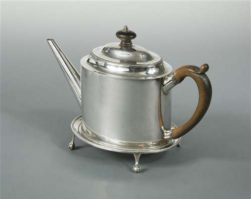 Lot 580 - A George III silver teapot and stand by Hester Bateman
