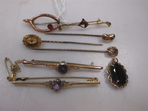 Lot 366 - A 9ct gold horse and riding crop brooch...