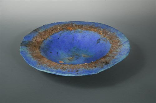 Lot 101 - Sheila Dobson, (British, 20th century), a large studio pottery charger