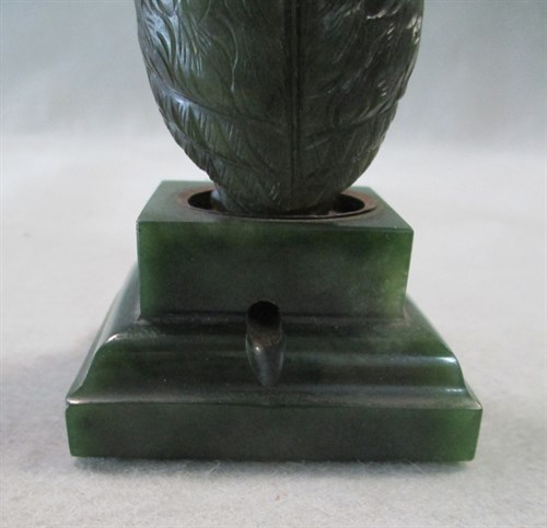 Lot 120 - A jade and gem-set model of an owl in the manner of Fabergé