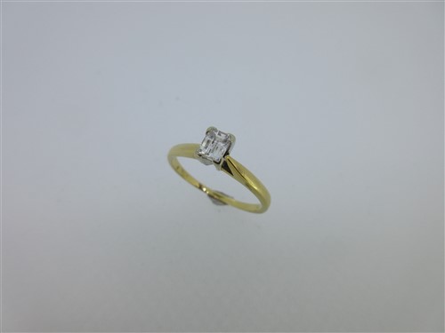 Lot 175 - A millennium cut diamond single stone ring
