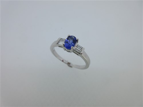 Lot 255 - A tanzanite and diamond ring