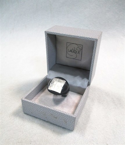 Lot 185 - Arethuse, a modern Lalique dress ring