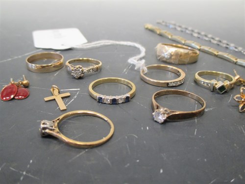 Lot 162 - A quantity of 9ct jewellery 10.6g, together...