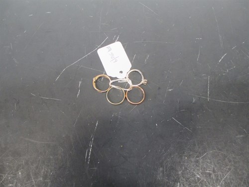 Lot 143 - A single stone ring marked '14K D0.26',...
