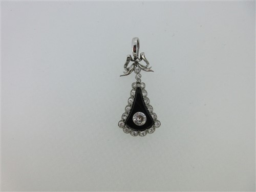 Lot 164 - An Art Deco diamond and onyx pendant
