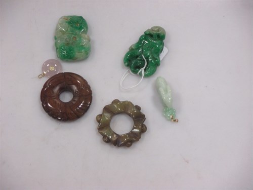 Lot 161 - A small collection of 7 jade items