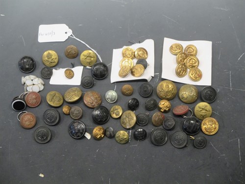 Lot 117 - A collection of military and general service...