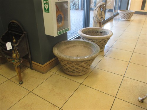 Lot 439 - A pair of reconstituted garden urns (2)