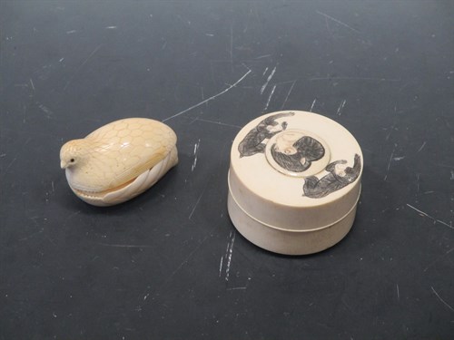 Lot 102 - An ivory box and lid in the form of a quail,...