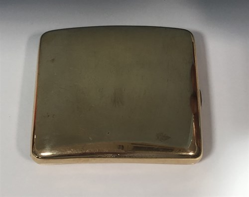 Lot 364 - A 9ct gold cigarette case