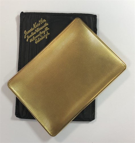 Lot 363 - An 18ct gold cigarette case