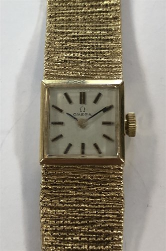 Lot 471 - Omega - A lady's 9ct gold wristwatch