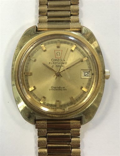 Lot 490 - Omega - A gentleman's gold plated f300 chronometer rated electronic wristwatch