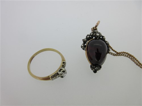 Lot 123 - A Victorian garnet carbuncle and diamond pendant together with a diamond ring