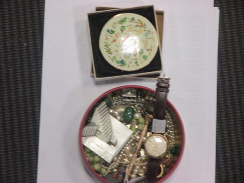 Lot 147 - A quirky collection of vintage jewellery and...