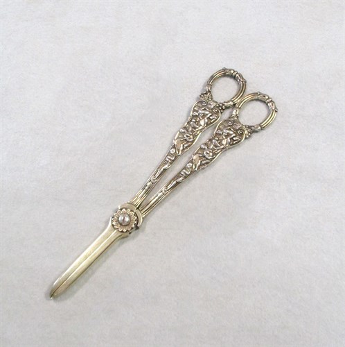Lot 241 - A pair of Victorian silver grape shears