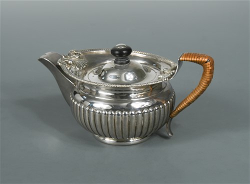 Lot 584 - A George III silver bachelor teapot