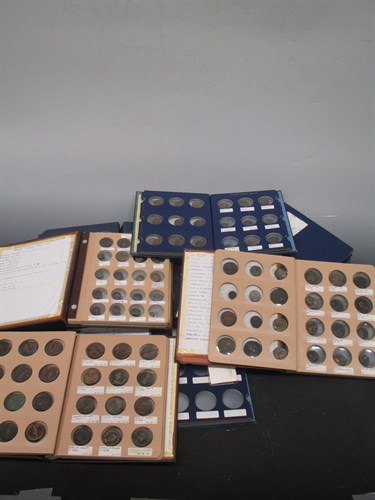 Lot 129 - A large quantity of Roman bronze coinage