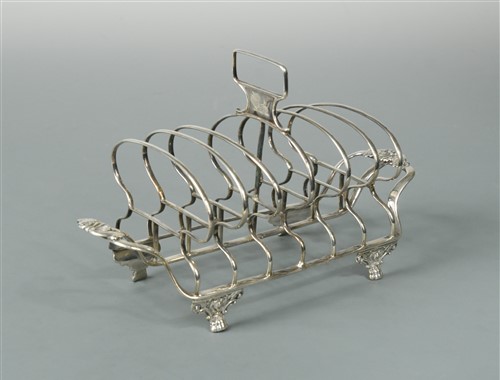 Lot 582 - A George III silver toast rack by William Bateman