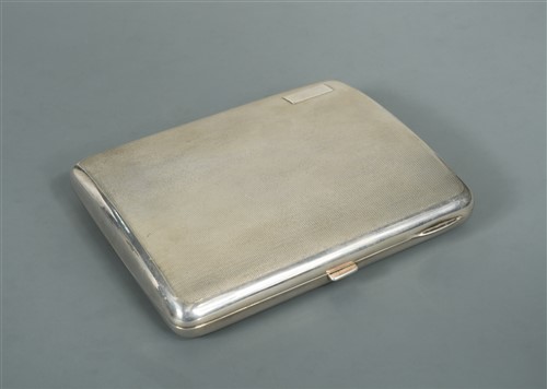 Lot 662 - A George V silver cigar case