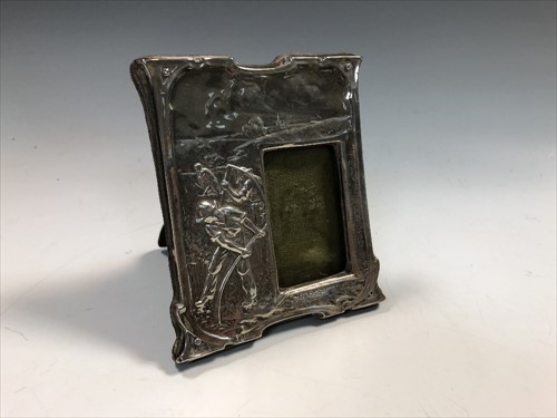 Lot 92 - An Edward VII silver miniature photograph frame