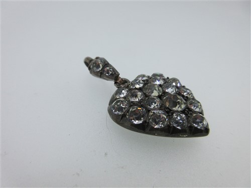 Lot 78 - A vintage paste set heart pendant, a citrine pendant and two other citrine or paste pieces