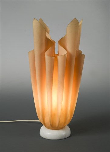 Lot 213 - A Georgia Jacobs 'Athena' handkerchief lamp