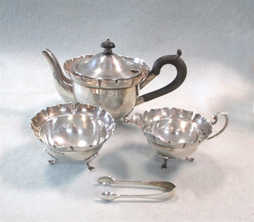Lot 645 - An Edward VII silver three piece bachelor's tea set with one addition