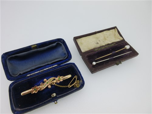 Lot 137 - A Victorian gem set ivy leaf bar brooch together with two pearl stick pins