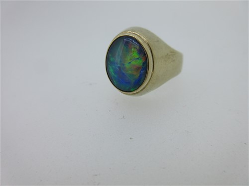 Lot 151 - A single stone black opal ring