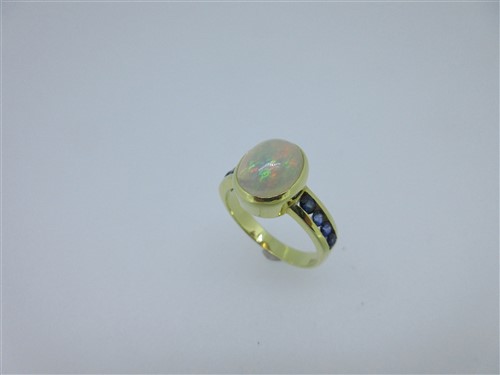 Lot 203 - An opal and sapphire ring