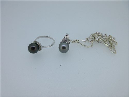 Lot 272 - A black cultured pearl and diamond ring set in 18ct white gold and a matched pendant on chain