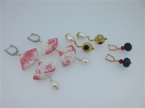 Lot 30 - A mixed lot of gem set earpendants and cufflinks