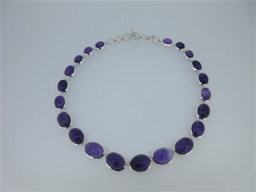 Lot 43 - A modern silver necklace set with amethysts