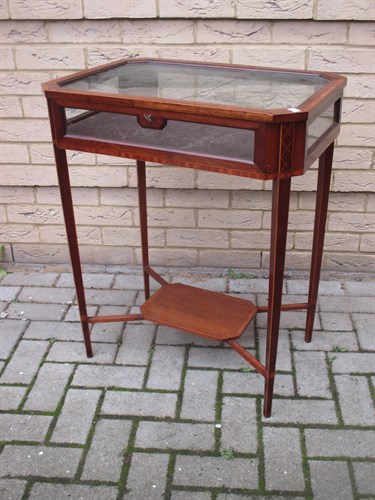 Lot 585 - A glass top display (bijouterie) table, 77cm...