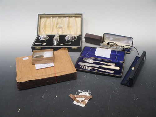 Lot 165 - A 9ct gold bracelet 23g together with various...