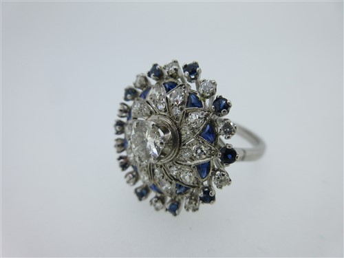 Lot 258 - An unusual sapphire and diamond flowerhead cluster ring