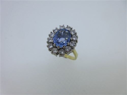 Lot 229 - A sapphire and diamond cluster ring